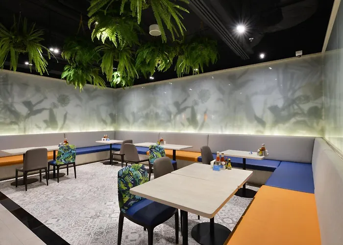 Express Sukhumvit 11 By Ihg Hotell Bangkok