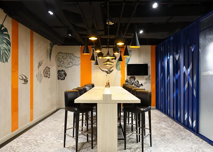 Express Sukhumvit 11 By Ihg Hotell 4*