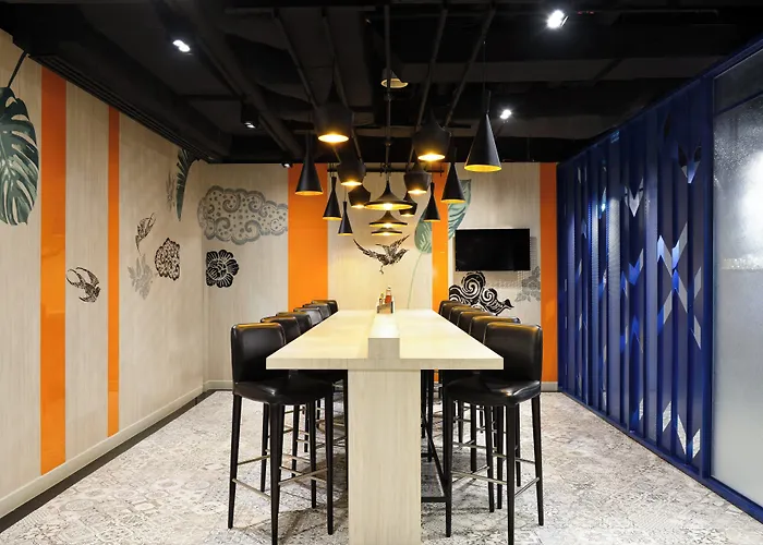 酒店 曼谷素坤逸路11号智选假日酒店 4*